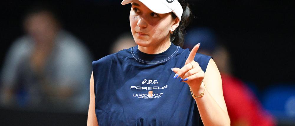 Tennisspielerin Eva Lys muss vor den US Open auf ihren Körper achten - und zieht in Cleveland nach einem Sieg zurück. 