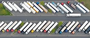 Voll besetzt: LKW-Parkplatz an der Raststätte Michendorf 