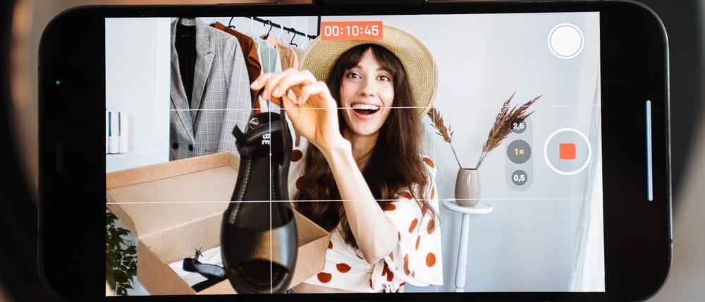 Influencer erreichen teilweise mehr Menschen als etablierte Medien. (Symbolfoto).