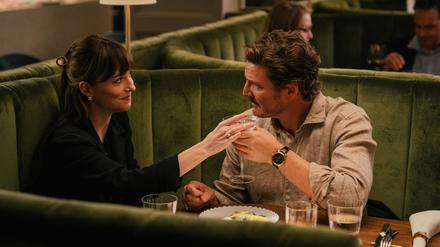 Dakota Johnson, Pedro Pascal, Materialists 2025 Los Angeles CA PUBLICATIONxNOTxINxUSAxCANxUK 34874001THA Was ist Liebe wert- Materialists
Szenefoto (Dakota Johnson und Pedro Pascal)
