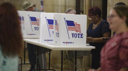 In den USA wählen eher Demokraten per Brief als Republikaner.  