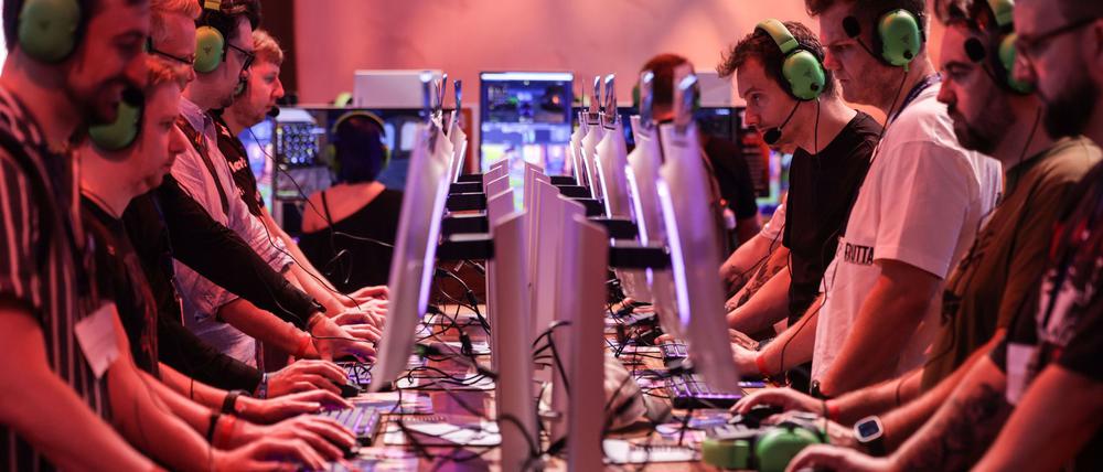 Neue Spiele testen wie hier bei der Gamescom 2024 - das ist auch bei der diesjährigen Gaming-Messe möglich. 