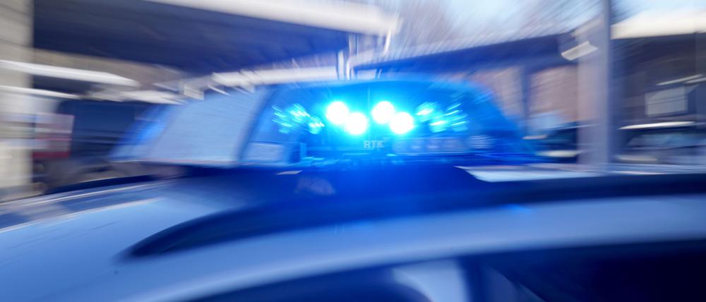 Ein Mann in Neukölln hat seine Verfolger mit einer Schusswaffe bedroht. (Symbolfoto)