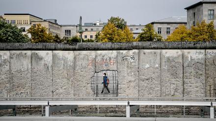Die Berliner Mauer ist längst weg. Aber gibt es sie noch in den Köpfen? Auch darüber reden der Historiker Kowalczuk und der Linken-Politiker Ramelow. (Archivbild)