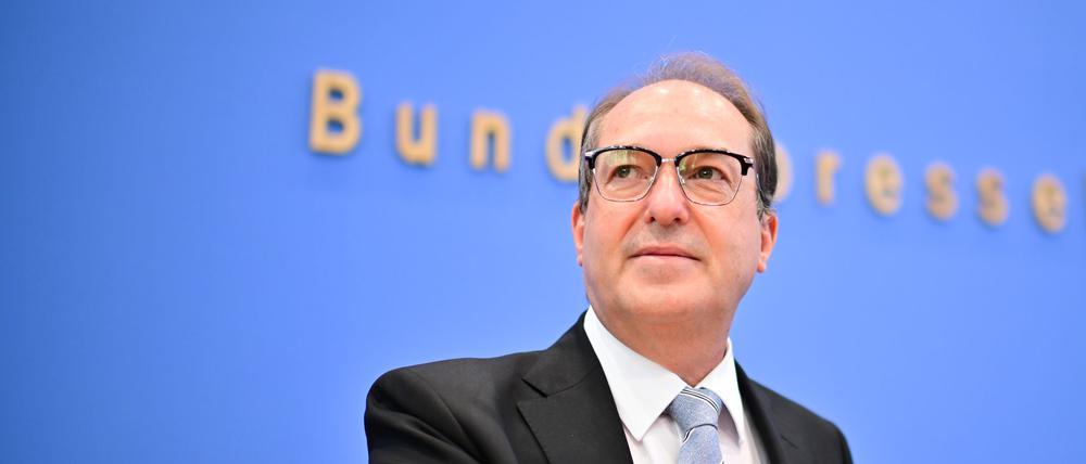 Innenminister Alexander Dobrindt (CSU) kündigte an, dass die im Koalitionsvertrag mit der SPD vereinbarte dreimonatige Speicherung von IP-Adressen zügig umgesetzt wird.