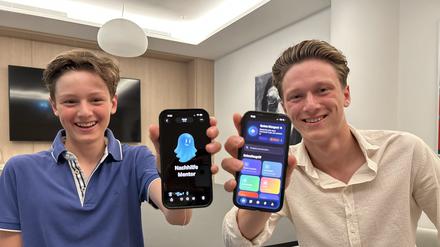 Maximilian und Laurenz Thümmler (von links) haben die App “Nachhilfe Mentor” entwickelt.