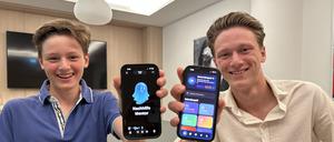 Maximilian und Laurenz Thümmler (von links) haben die App “Nachhilfe Mentor” entwickelt.