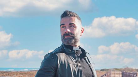 Pater Cosimo Schena gilt als einer der beliebtesten Priester Italiens. Er hat über 700.000 Follower auf TikTok und Instagram. 