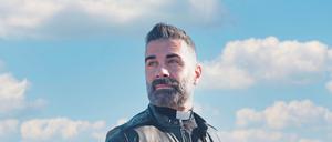 Pater Cosimo Schena gilt als einer der beliebtesten Priester Italiens. Er hat über 700.000 Follower auf TikTok und Instagram. 