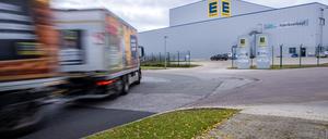 Edeka ist Deutschlands größter Einzelhändler. Der Verbund ist genossenschaftlich organisiert.