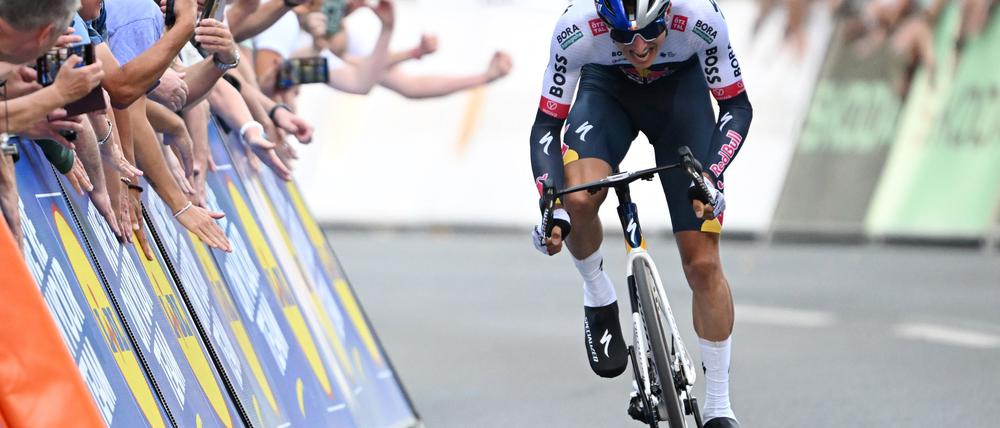 Florian Lipowitz begeistert bei der Deutschland Tour die Massen.
