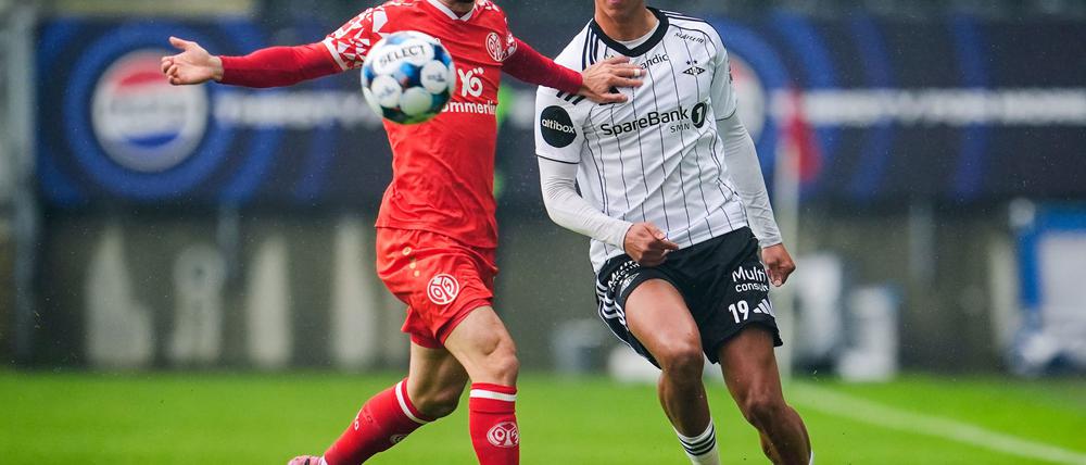 Der FSV Mainz 05 um Paul Nebel (l) zeigte in Trondheim eine schwache Leistung.