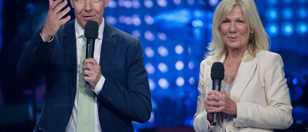 Bekamen beim Grimme-Preis in Marl (NRW) im April eine besondere Ehrung der Verleiher: Peter Kloeppel und Ulrike von der Groeben. (Archivbild)