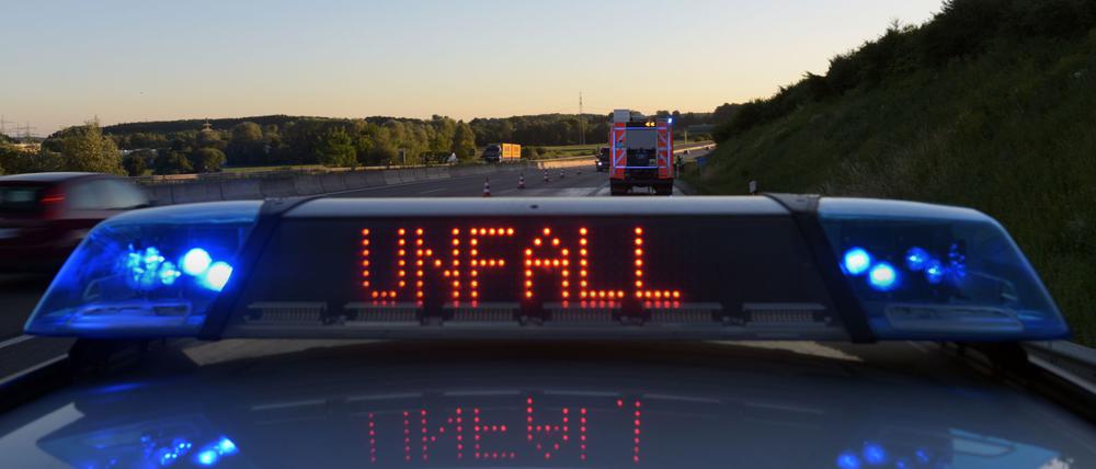 1.322 Menschen sind im ersten Halbjahr bei Verkehrsunfällen ums Leben gekommen, wie aus einer vorläufigen Statistik hervorgeht. (Symbobild).