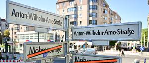 Seit Jahrhunderten trug die Mohrenstraße in Mitte ihren Namen. Jetzt wurde daraus die Anton-Wilhelm-Amo-Straße, benannt nach dem ersten bekannten Philosophen afrikanischer Herkunft an deutschen Universitäten, der im 18. Jahrhundert lebte.