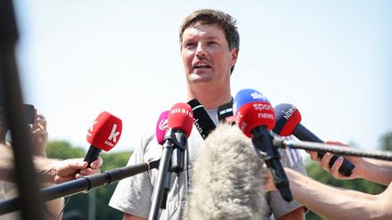 Ist vor seiner ersten Bundesliga-Saison gefragt: HSV-Cheftrainer Merlin Polzin (Archivbild)