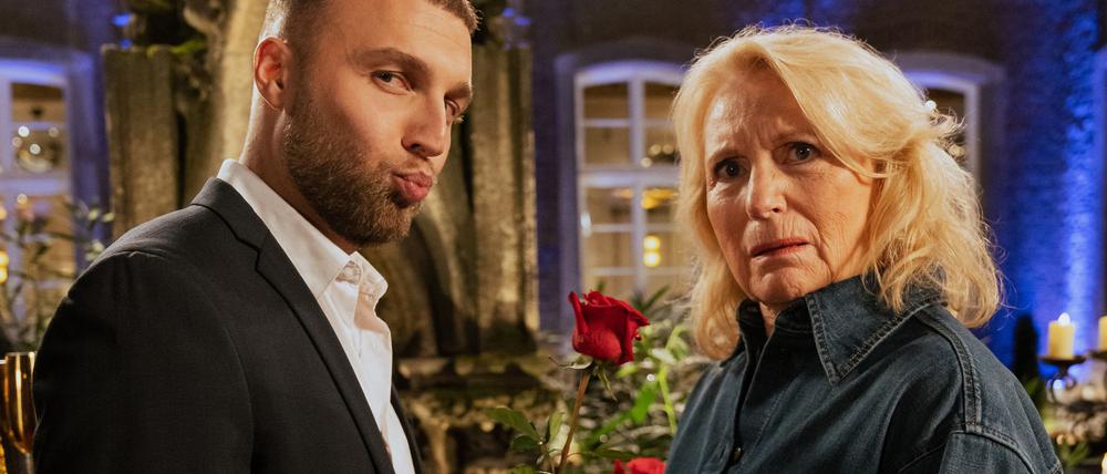 Realitystar Filip Pavlović und Satirikerin Maren Kroymann haben zusammen gedreht.