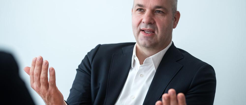 DIW-Präsident Marcel Fratzscher zieht mit einem Vorschlag für eine Rentner-Pflichtjahr Kritik auf sich. (Archivbild)