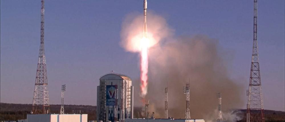 Eine russische Rakete hebt in den Weltraum ab. (Archivbild)