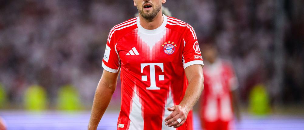 Das große „T“ auf den Bayern-Trikots - hier bei Harry Kane - symbolisiert die Partnerschaft des Rekordmeisters mit der Telekom.