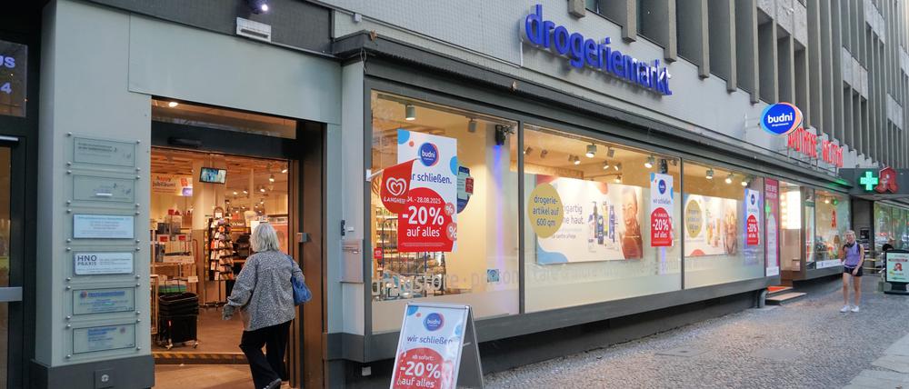 In Berlin-Charlottenburg schließt die Filiale der Drogeriemarktkette Budni an der Rankestraße.