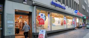 In Berlin-Charlottenburg schließt die Filiale der Drogeriemarktkette Budni an der Rankestraße.