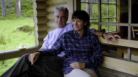 Dieses Bild aus dem Jahr 2021 zeigt Jeffrey Epstein gemeinsam mit Ghislaine Maxwell.