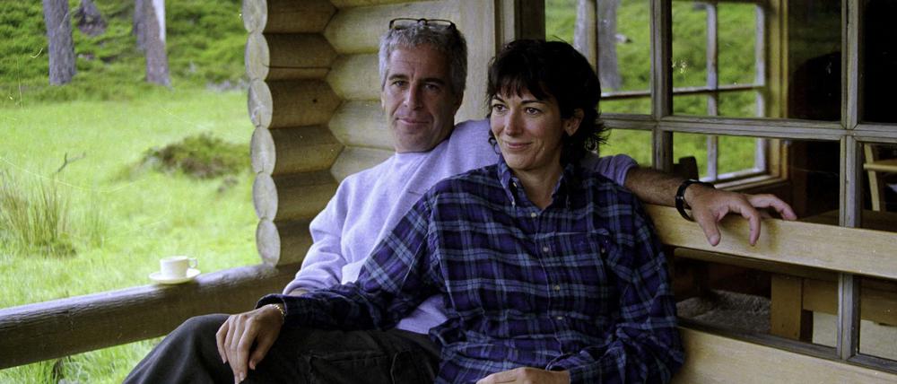 Dieses Bild aus dem Jahr 2021 zeigt Jeffrey Epstein gemeinsam mit Ghislaine Maxwell.