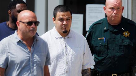 Kilmar Abrego Garcia (Bildmitte) verlässt das Gefängnis.