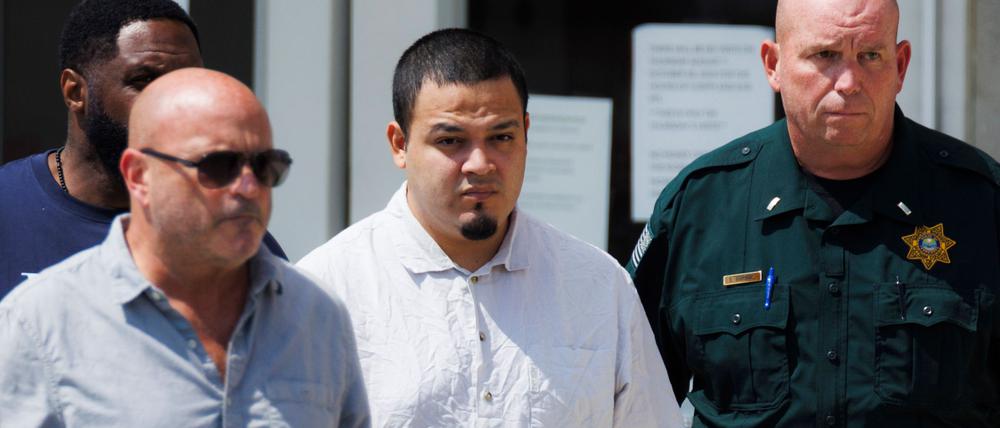 Kilmar Abrego Garcia (Bildmitte) verlässt das Gefängnis.
