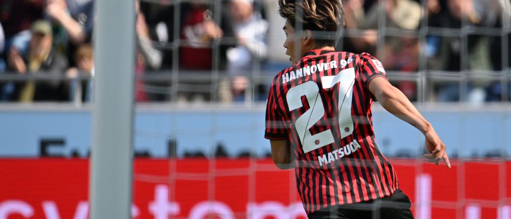 Hayate Matsuda von Hannover 96 feiert sein Tor zum 1:0 gegen Magdeburg.