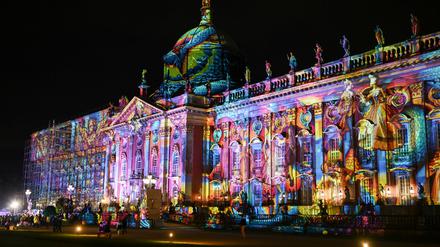 Das Neue Palais im Park Sanssouci strahlt in bunten Farben – und lockt Besucher.