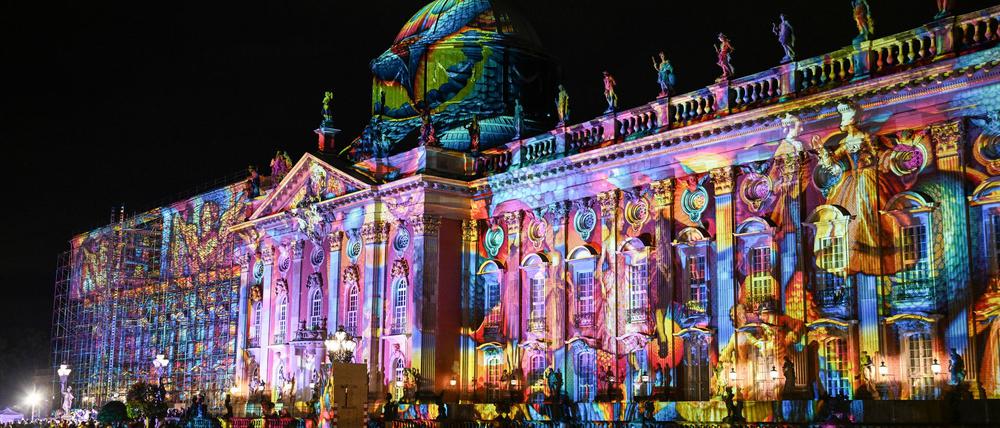 Das Neue Palais im Park Sanssouci strahlt in bunten Farben – und lockt Besucher.