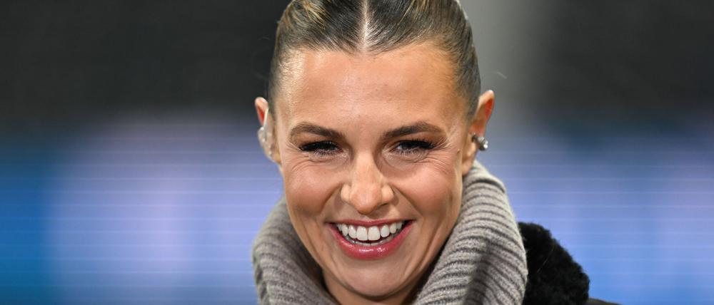 Laura Wontorra moderierte die erste Bundesliga-Konferenz bei Dazn.
