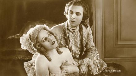 Seine Oper “Der Rosenkavalier“ hatte Richard Strauss selbst für den gleichnamigen Film bearbeitet. Die Szene zeigt Jaque Catelain in der Titelrolle und Huguette Duflos  als liebeslustige Marschallin..