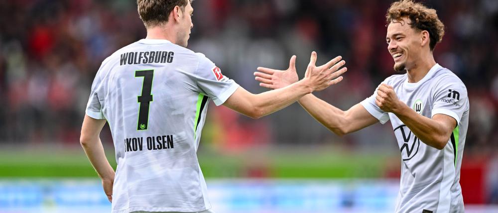 Brachte den VfL in Führung: Der Däne Andreas Skov Olsen (l.).