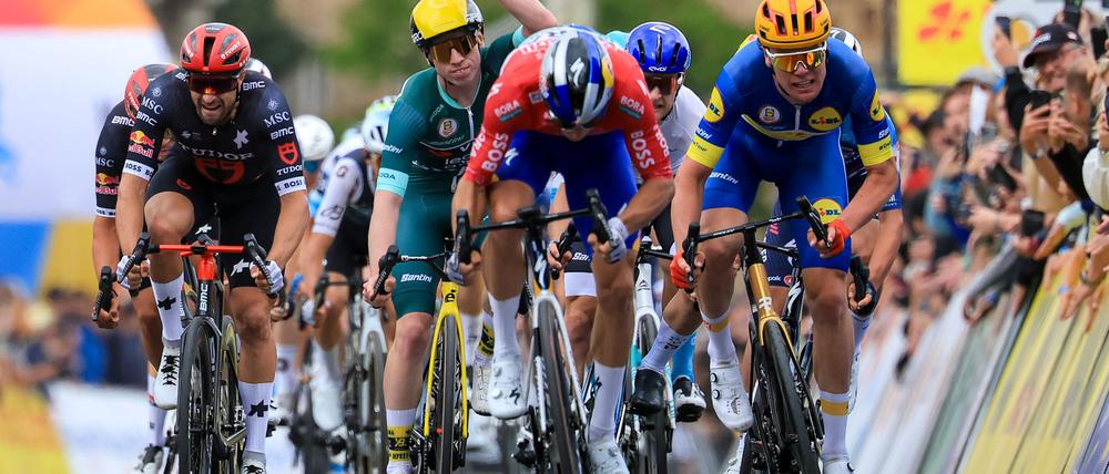 Danny van Poppel wird der Sieg auf der dritten Etappe nachträglich aberkannt.