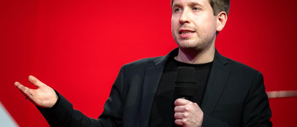 Kevin Kühnert trägt jetzt Wanderhose und tauschte Politik gegen Berge. (Archivbild)