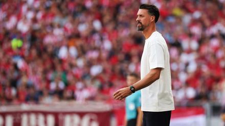 Erstes Bundesligaspiel als Trainer: Sandro Wagner.