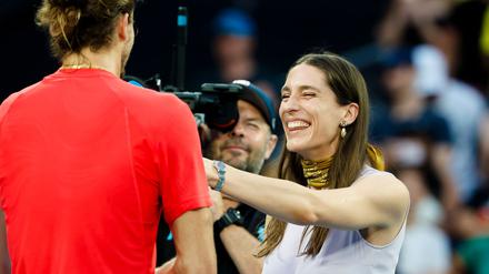 Andrea Petkovic übernimmt ganz unterschiedliche Rollen - mal ist sie Expertin, mal Interviewerin.