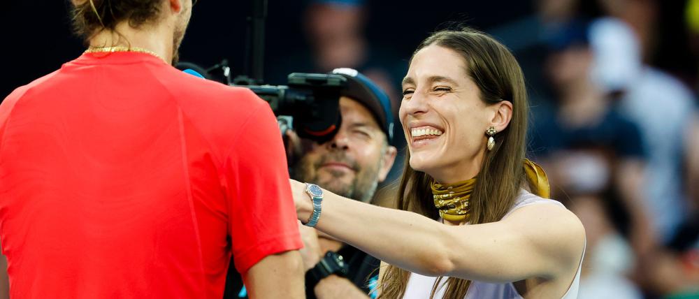 Andrea Petkovic übernimmt ganz unterschiedliche Rollen - mal ist sie Expertin, mal Interviewerin.
