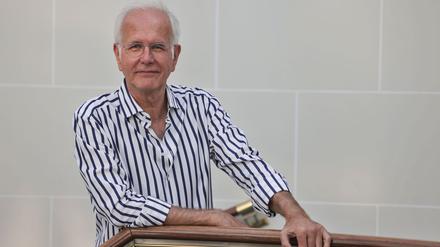 Harald Schmidt glaubt, dass sich Olaf Scholz mit Blick auf seinen Nachfolger Friedrich Merz insgeheim ins Fäustchen lacht (Archivbild).