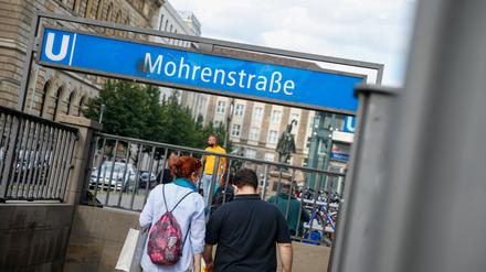 Eingangsschild der U-Bahnhaltestelle „Mohrenstraße“ an der U2. (Archivbild)