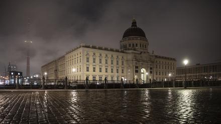 Zwei Menschen wurden durch Messerstiche am Humboldt Forum verletzt. (Archivbild)