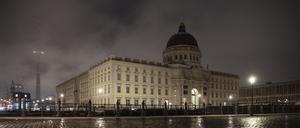 Zwei Menschen wurden durch Messerstiche am Humboldt Forum verletzt. (Archivbild)