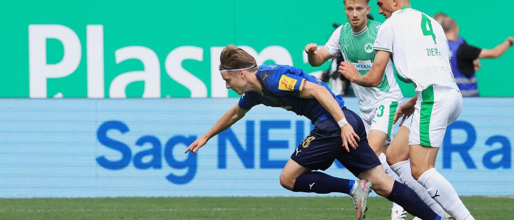 Nach einem starken Konter erzielte Jonas Therkelsen (links) die Führung für Kiel.