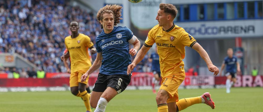 Bielefelds Mael Corboz im Zweikampf mit Konrad Faber.