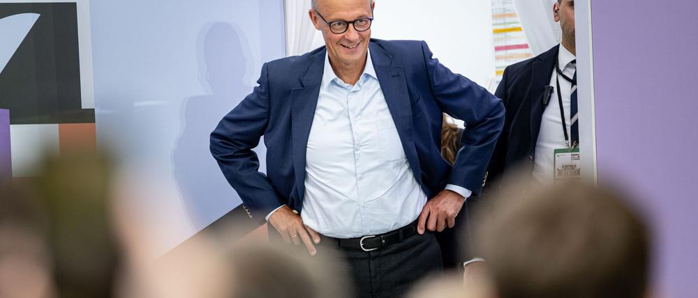 Bundeskanzler Friedrich Merz (CDU) nimmt am Tag der offenen Tür der neuen Bundesregierung teil.