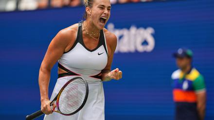 Aryna Sabalenka schaffte nach Problemen im ersten Satz am Ende souverän den Zweitrunden-Einzug.