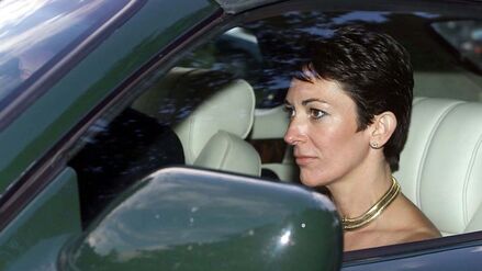 Die Epstein-Vertraute Ghislaine Maxwell im Februar 2000 nach einer Veranstaltung im englischen Salisbury.